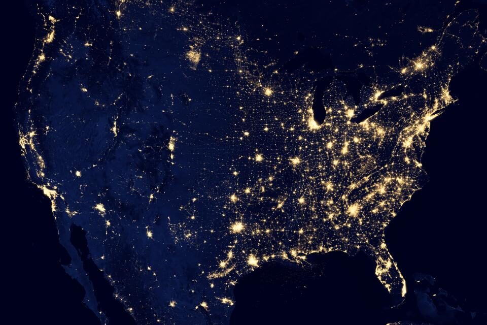 Satélite em órbita ao redor da Terra