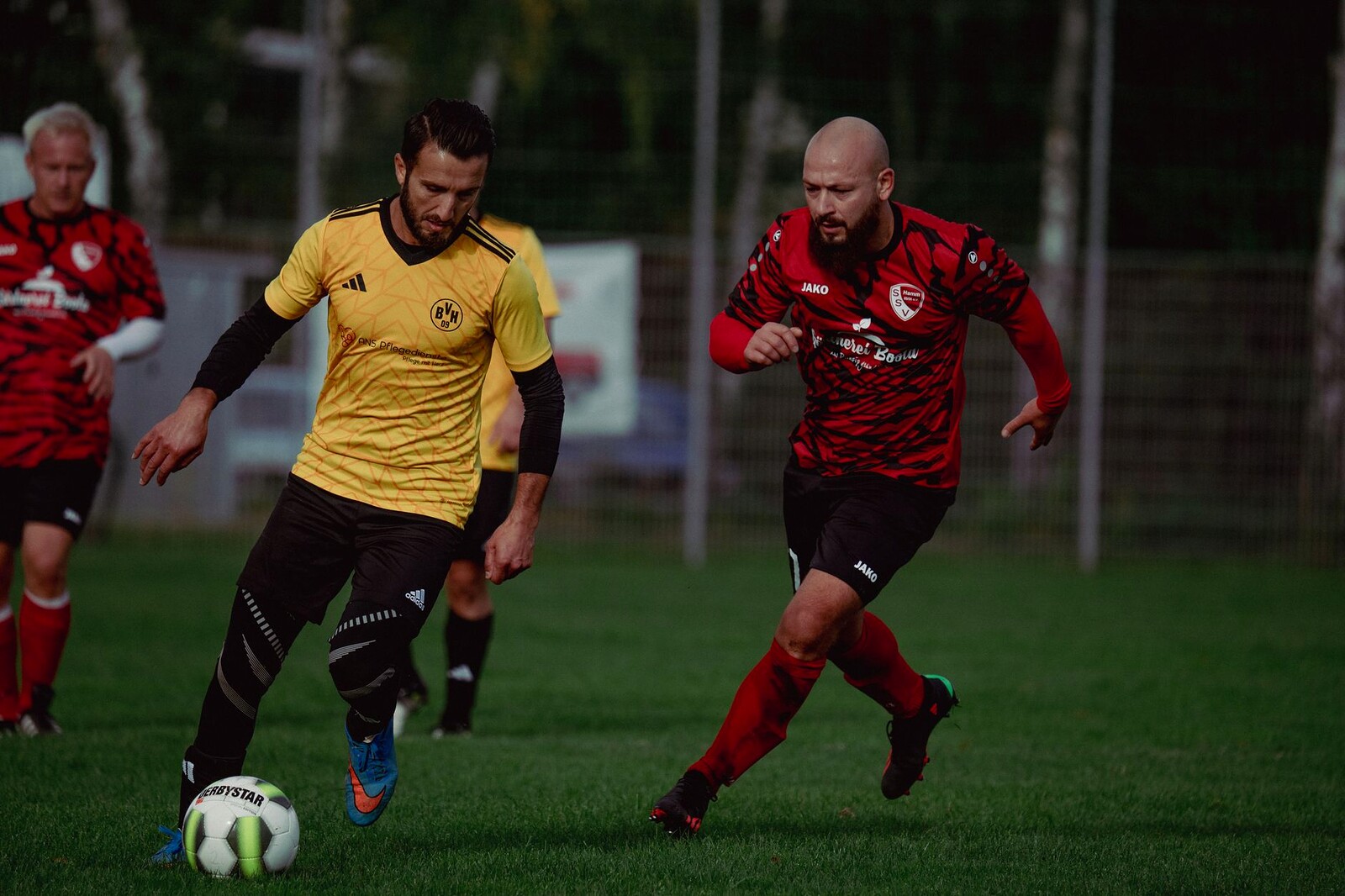 Jogadores em ação durante a final